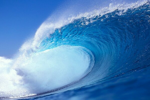 El poder del agua. Mar azul