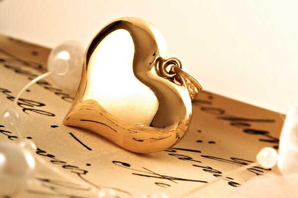 Coração de ouro presente para o amor