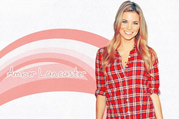 Amber Lancaster im karierten Hemd