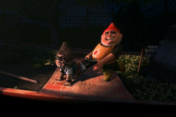 A picture from the cartoon gnomeo & juliet with the main characters