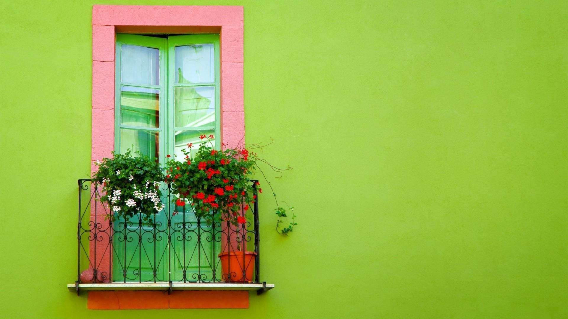 contrastes ventanas casa familia arquitectura puerta madera pared obturador apartamento marco de fotos balcón viejo calle fachada decoración vintage al aire libre