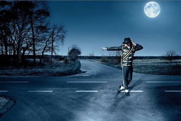 Michael Jackson sur fond de lune