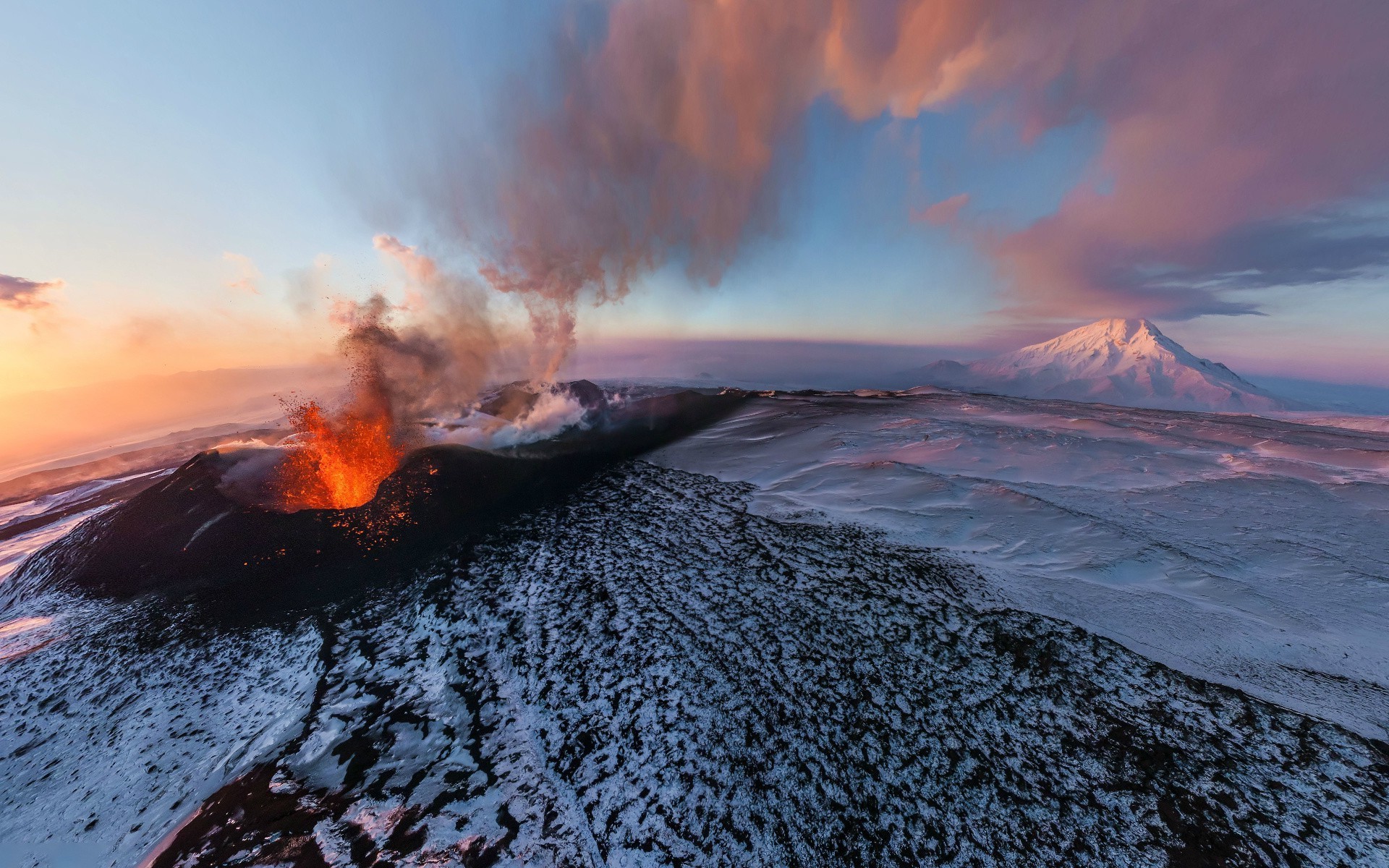 volcán volcán puesta de sol nieve erupción paisaje amanecer agua montaña al aire libre invierno noche vapor humo cielo niebla viajes