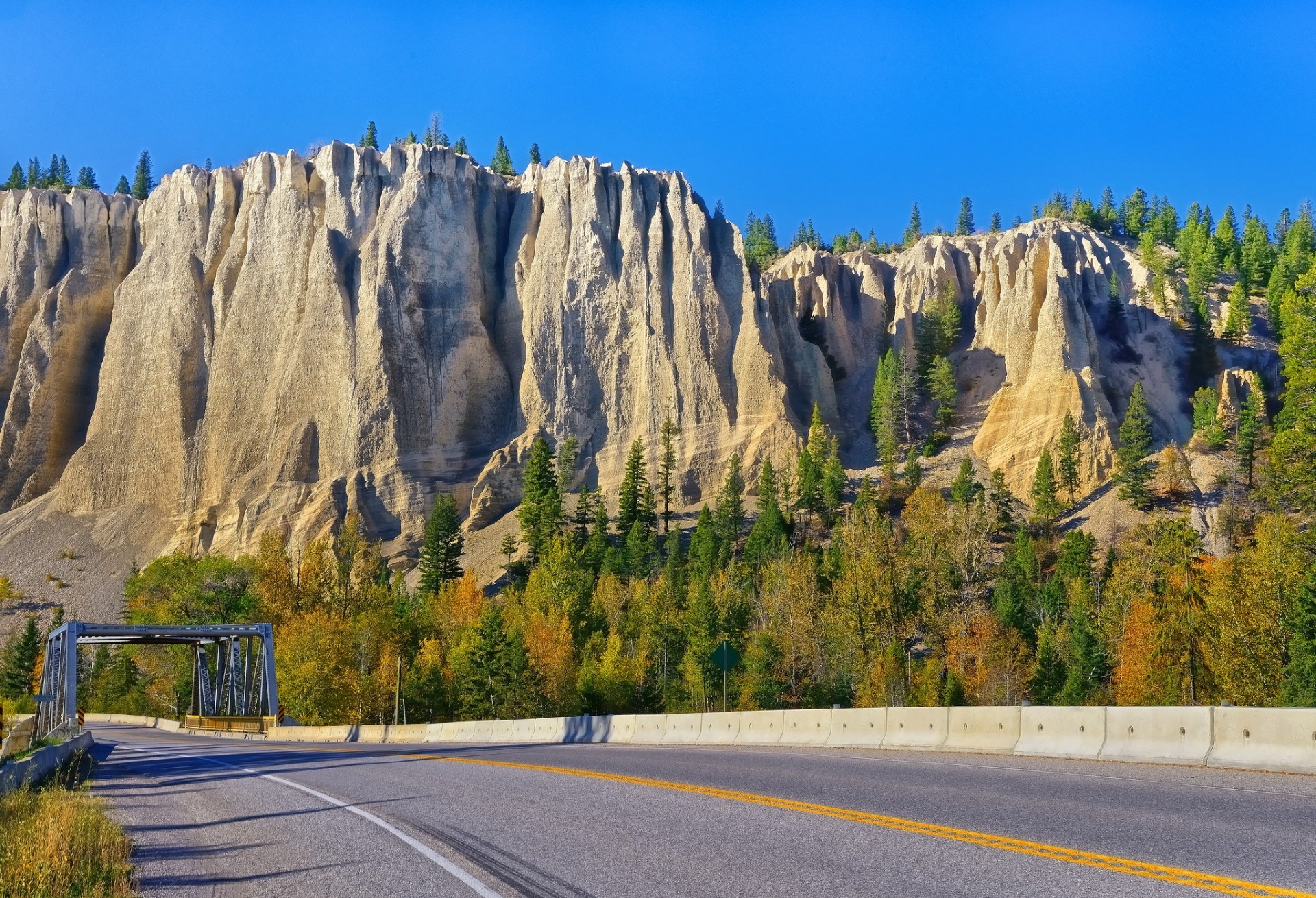 straße reisen landschaft berge natur im freien himmel baum landschaftlich holz