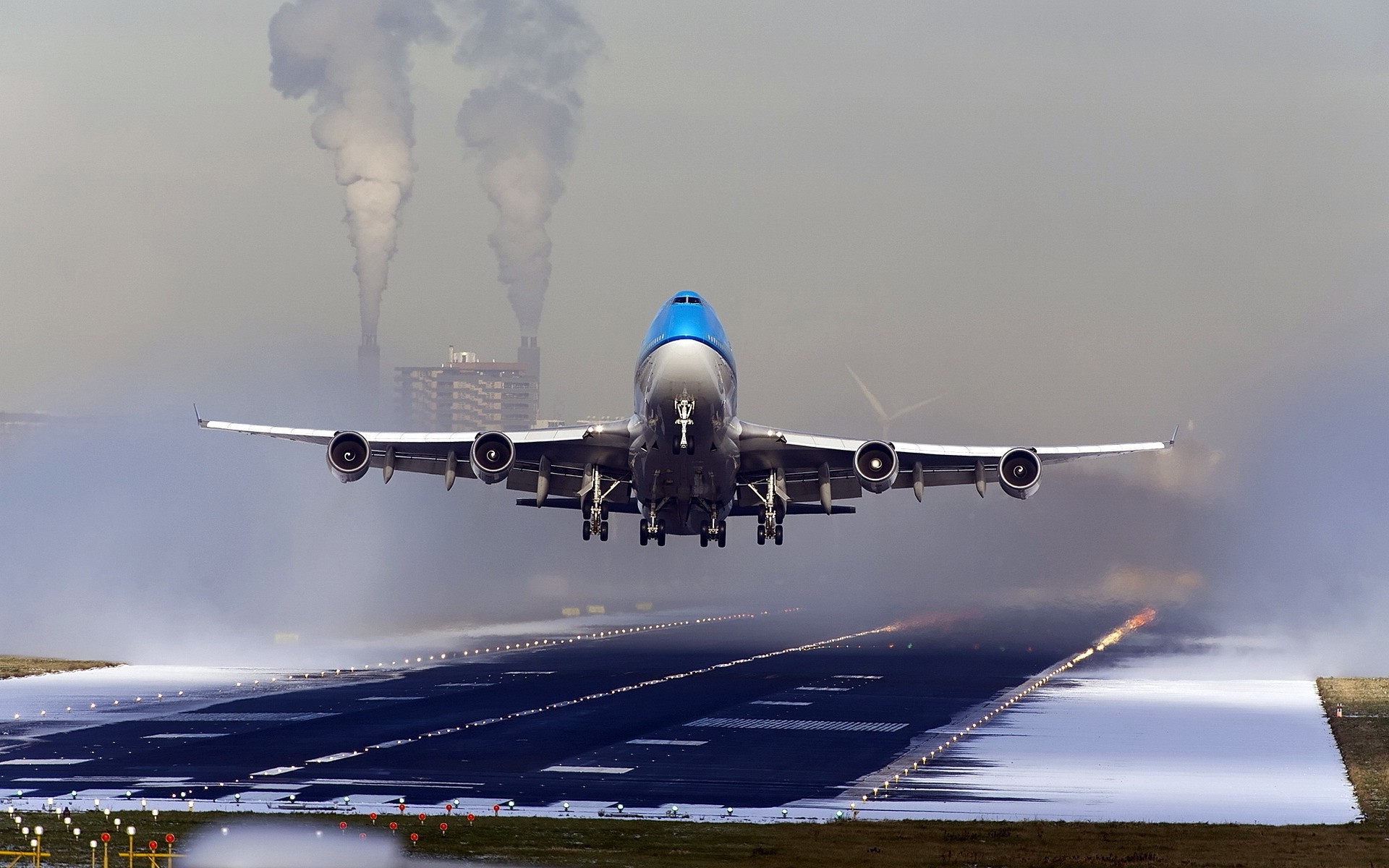 startbahn flugzeug flugzeug flughafen transportsystem flugzeug flug auto luft reisen militär himmel verkehrsflugzeug start fliegen abreise flügel motor technologie