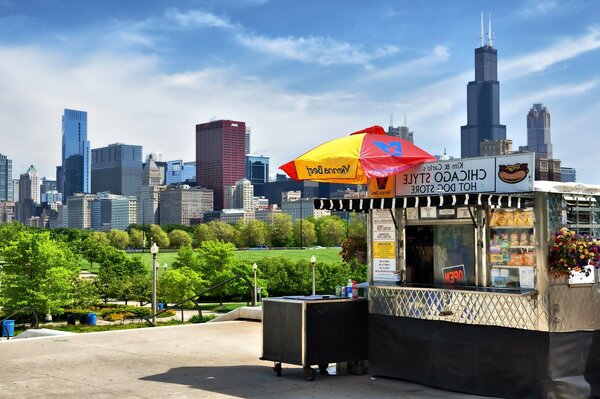 Kleiner Kiosk im Freien