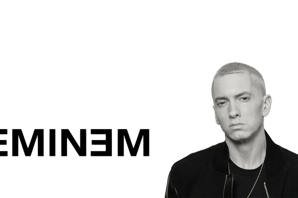 EMINEM PATRZY NA CIEBIE GROŹNIE