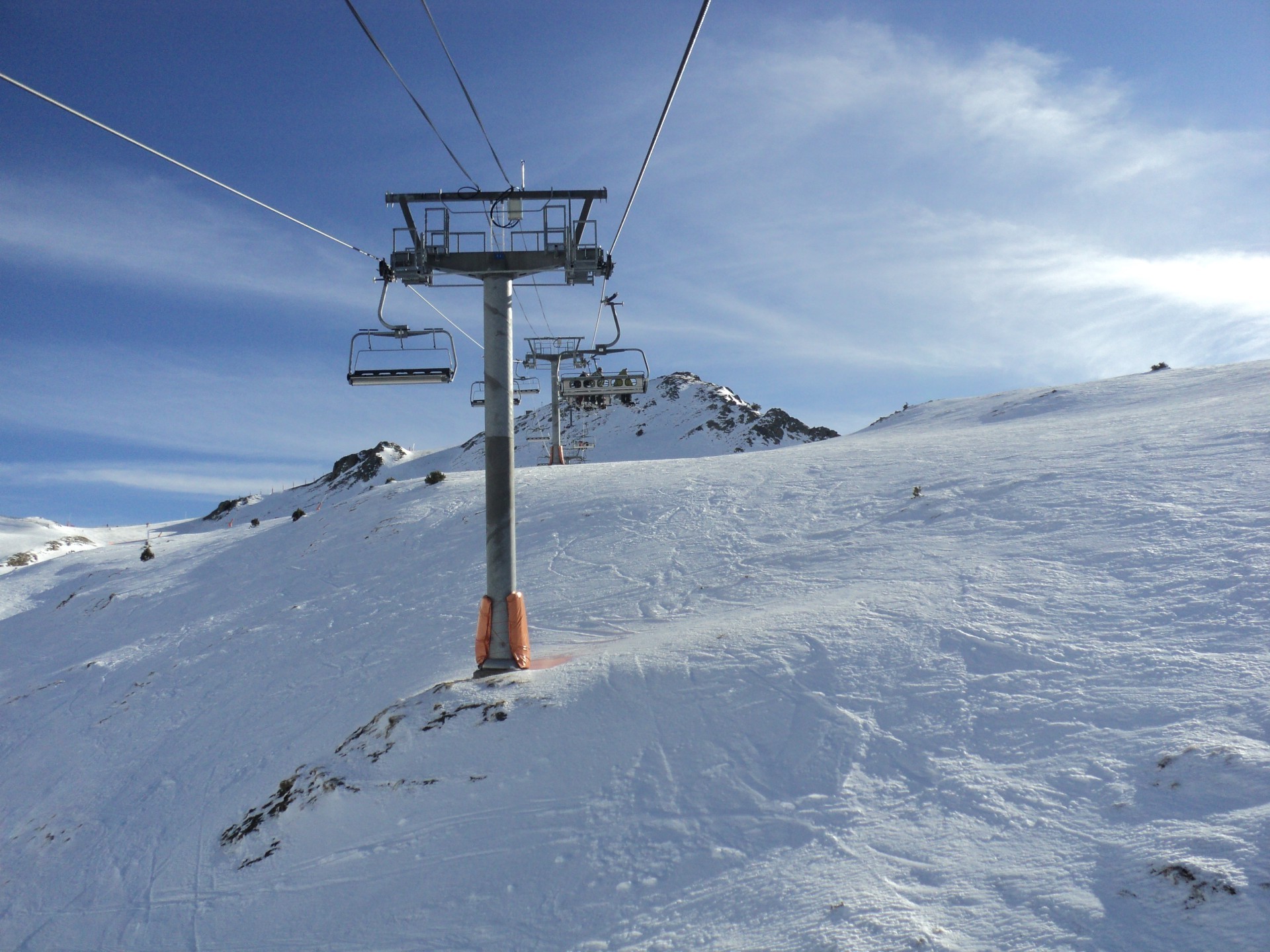 lugares famosos nieve invierno frío hielo montaña resort congelado esquiador paisaje snowboard escarcha cielo nevado pista ascensor alto colina tiempo vacaciones