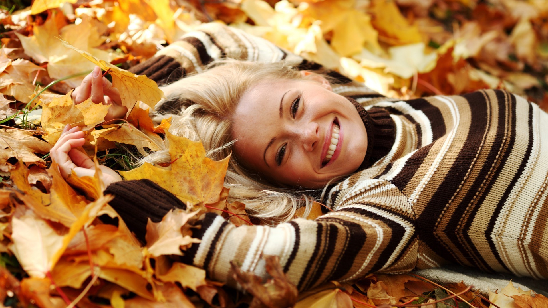 ragazza vestita autunno acero stagione bella oro ringraziamento ragazza foglia colore