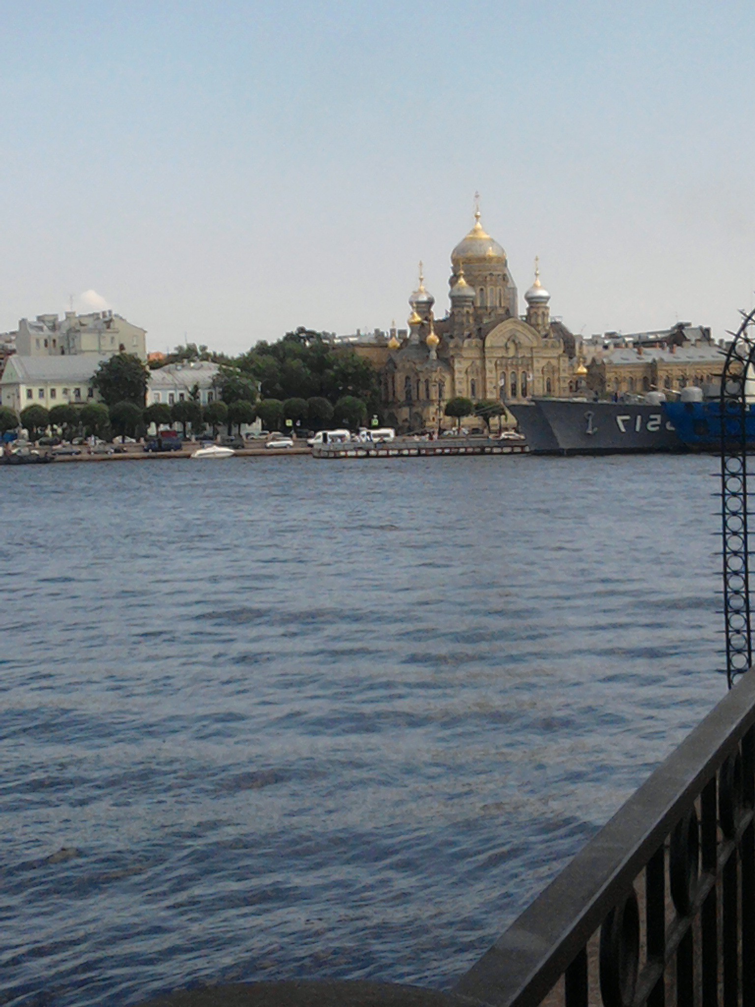 stadt wasser architektur reisen fluss wasserfahrzeug haus brücke himmel im freien tageslicht meer kirche stadt pier transportsystem licht reflexion