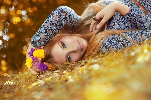 Photo d une belle fille avec une Couronne sur la tête