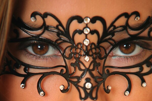 Piercing gaze of a girl in a mask