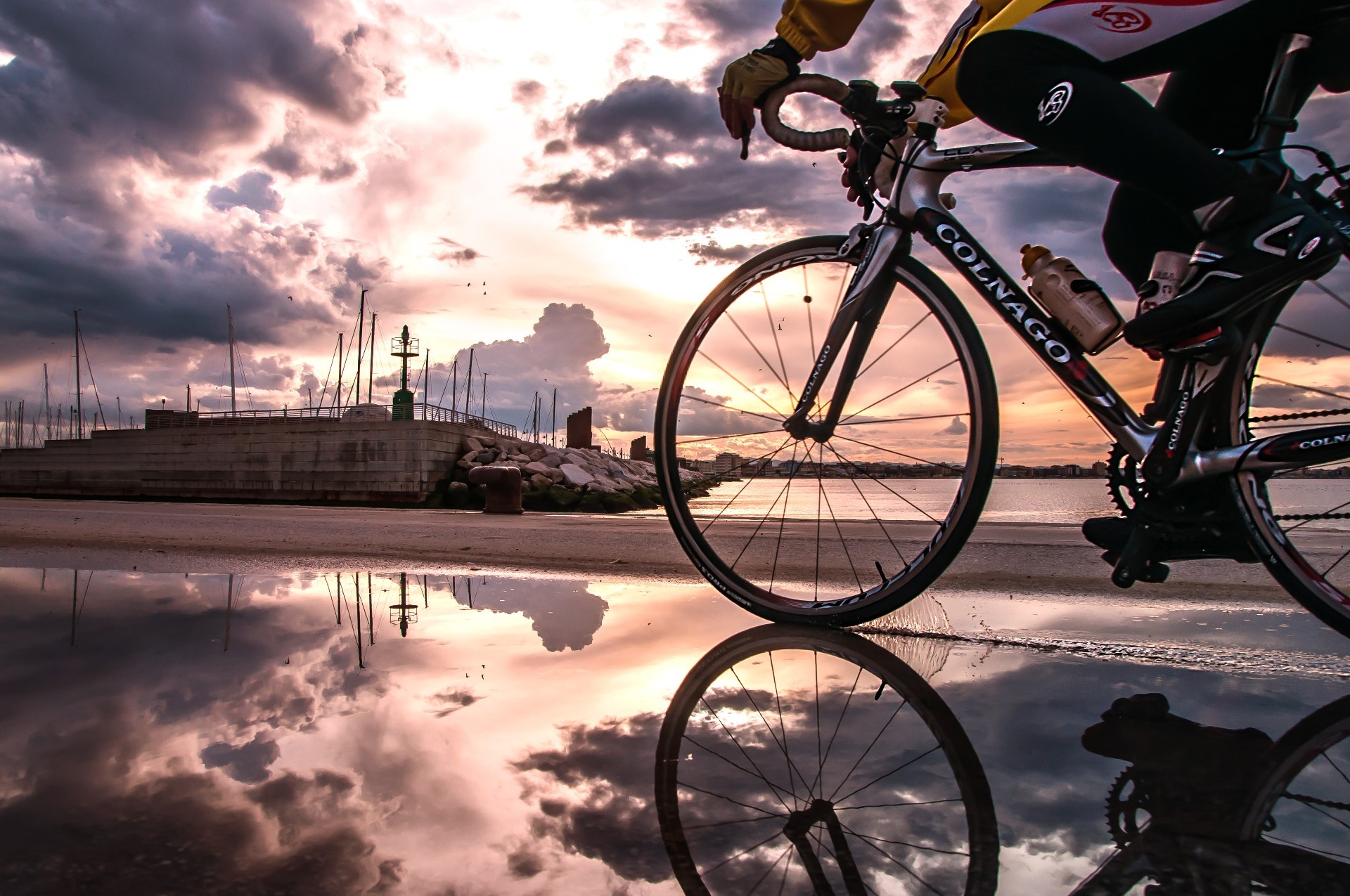 cyclisme vélo roue coucher de soleil ville route voyage rue eau