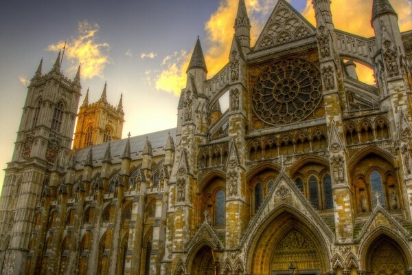 Catedral gótica en colores sepia