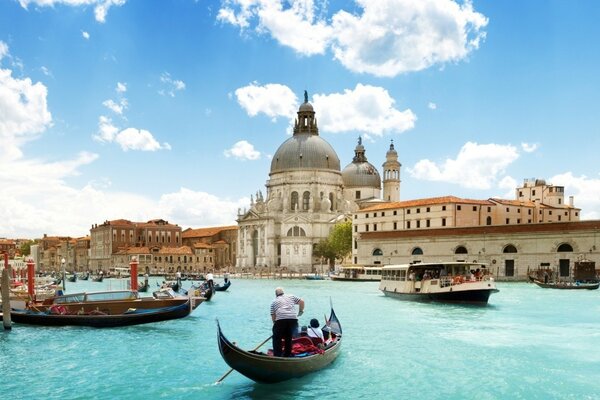 Voyage en gondole à travers la belle Venise