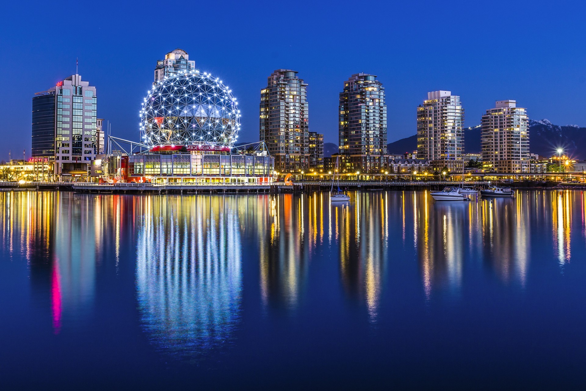 View of the city of Vancouver located in Canada - Phone wallpapers