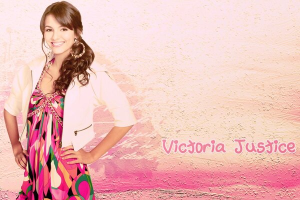 Retrato da cantora Victoria Justice