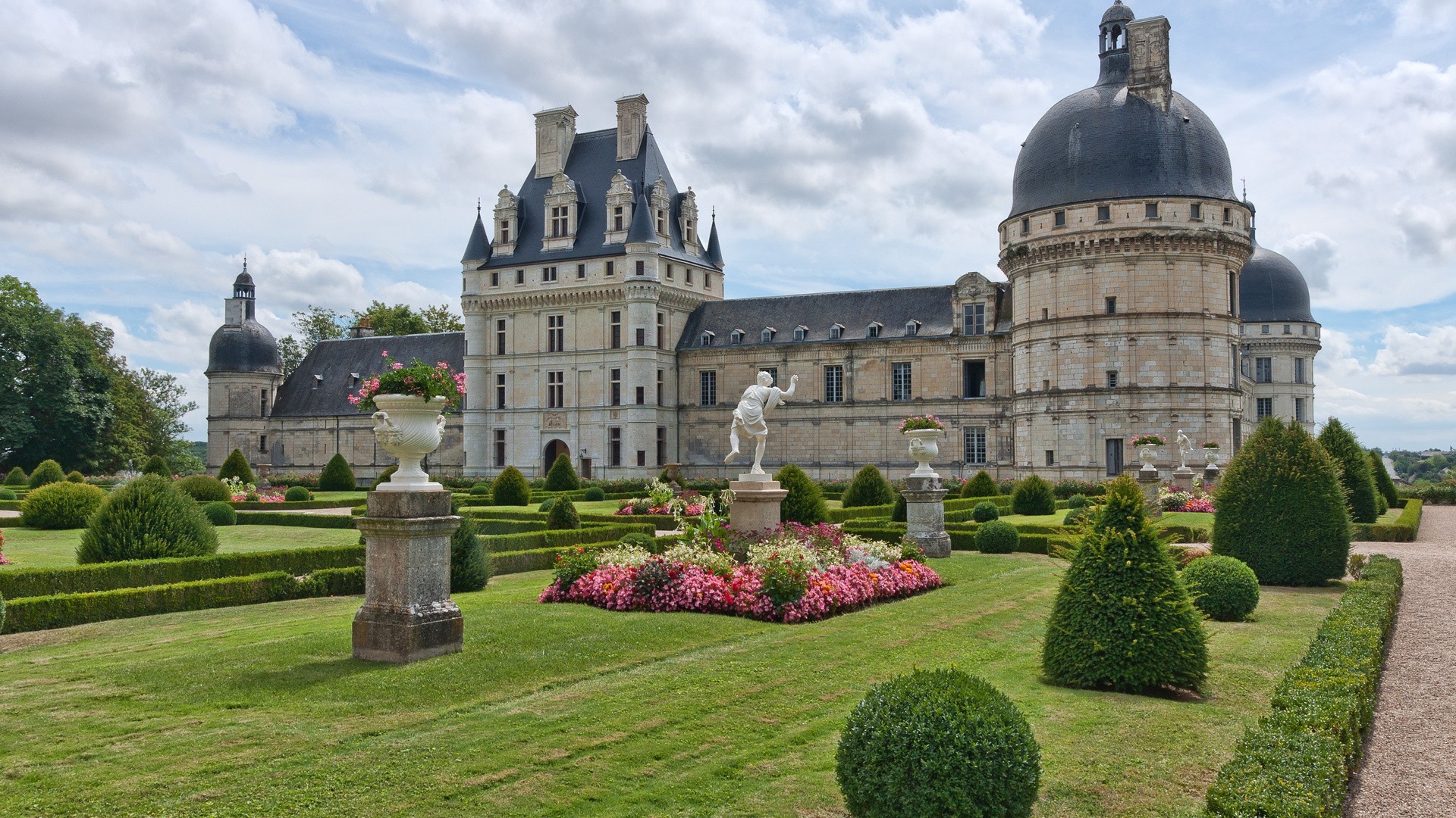 locks architecture travel castle building garden lawn outdoors park tourism landmark sky monument daylight chateau old city house ancient mansion