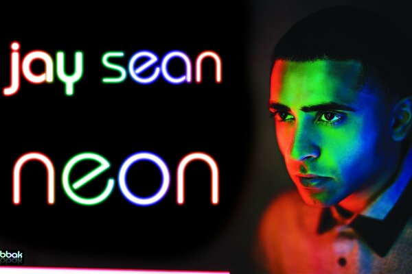 Cantante nero alla luce al neon