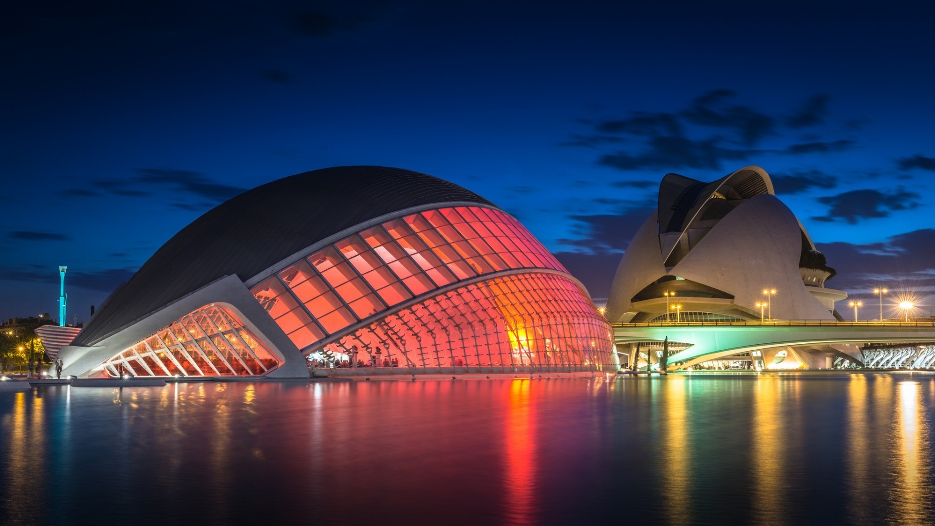 lugares famosos viajes arquitectura agua ópera noche crepúsculo cielo reflexión puesta de sol ciudad puente sistema de transporte luz coche al aire libre