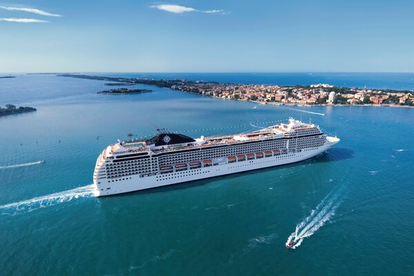 Viaggio in mare, Mare Blu e cielo