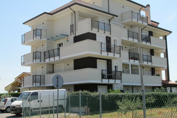 Chalet de trois étages ou maison de ville pour la famille