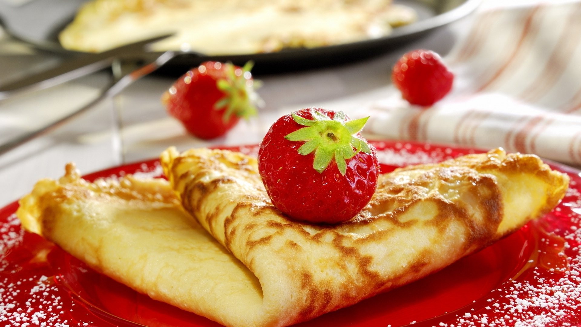 petit déjeuner repas délicieux crêpe maison pâtisserie confiture cuisson rafraîchissement sucre doux aube plaque déjeuner fraise gâteau fruits tarte alimentaire