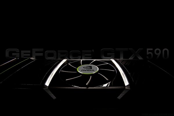 Geforce GTX 590 en un fondo oscuro