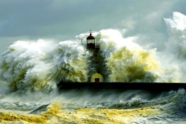 Breaking waves on a lonely lighthouse