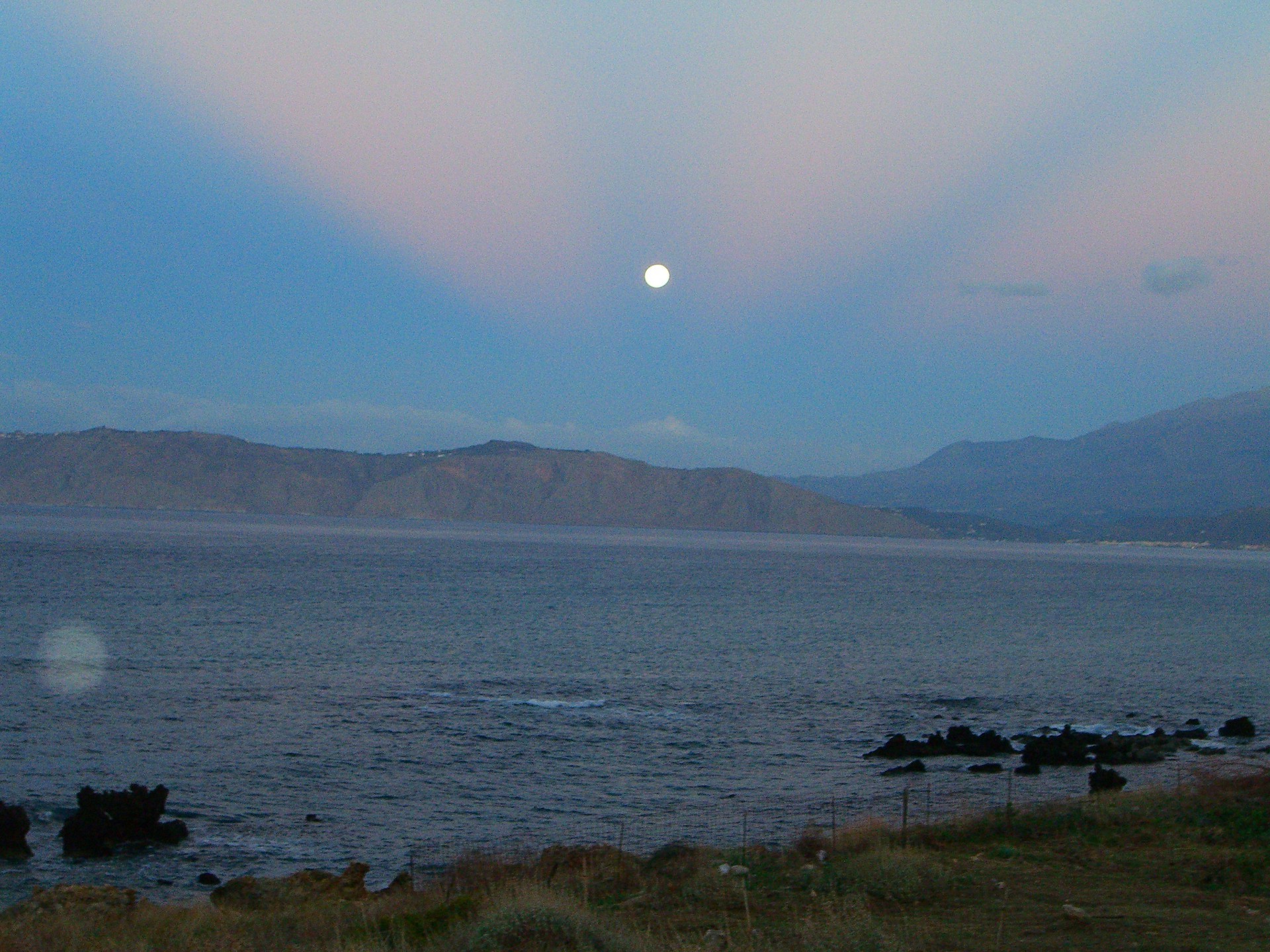 coucher de soleil et aube paysage eau lac montagne mer plage mer voyage ciel coucher de soleil brouillard lumière du jour océan île aube à l extérieur colline scénique