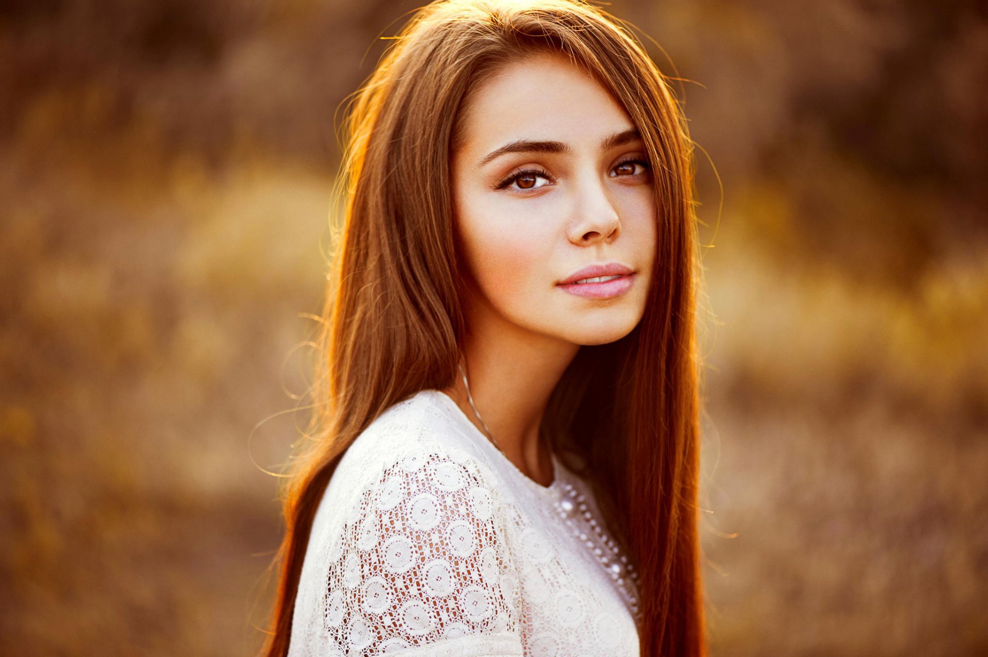 лера портрет естественный свет взгляд кареглазая