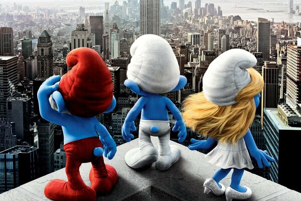 Smurfs no telhado de um arranha-céu em Nova York