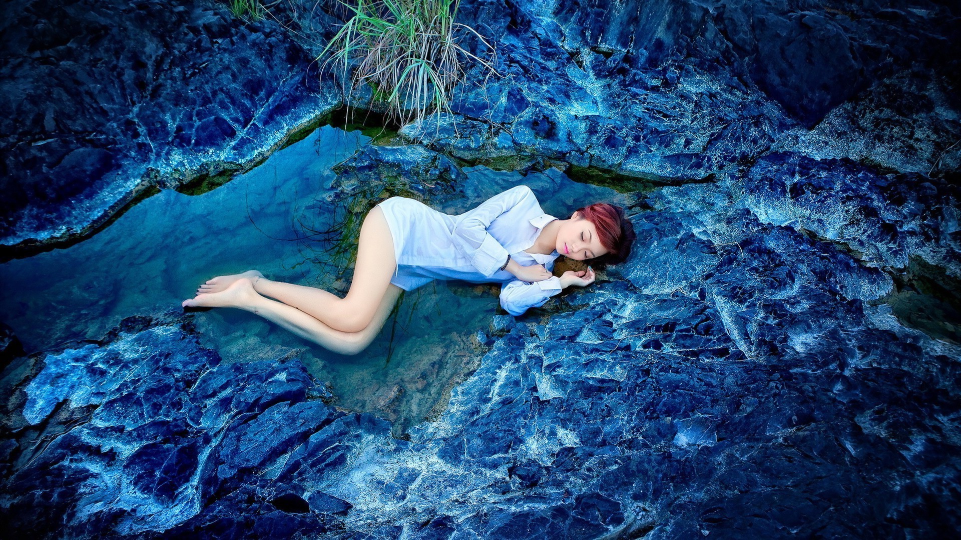 auf der seite liegend unterwasser wasser ozean meer schwimmen single frau reisen natur mädchen schön tauchen porträt erwachsener