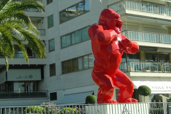 The statue of the red gorilla. Contemporary Art in Architecture