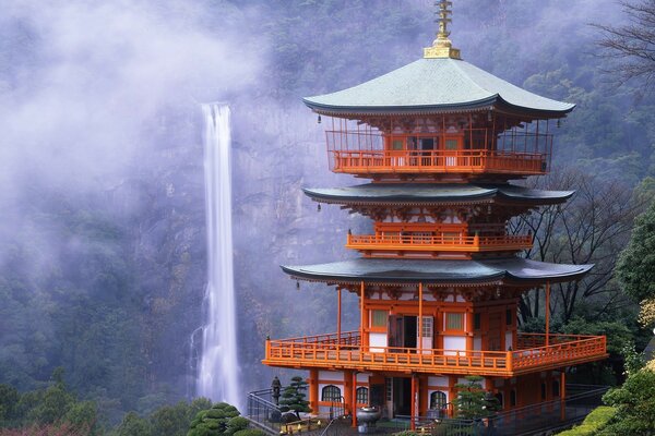 Paisaje chino, casa roja