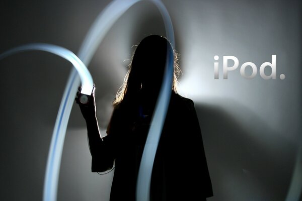 Annuncio pubblicitario iPod con ragazza e onde di luce