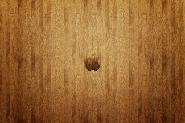 Logo Apple sur la surface en bois