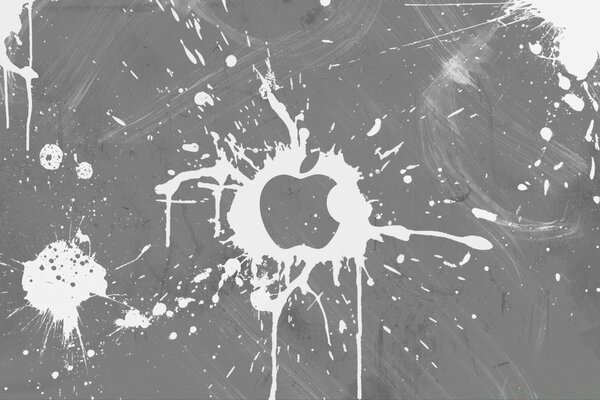 Uma mancha de tinta branca no asfalto e um distintivo da Apple no centro.