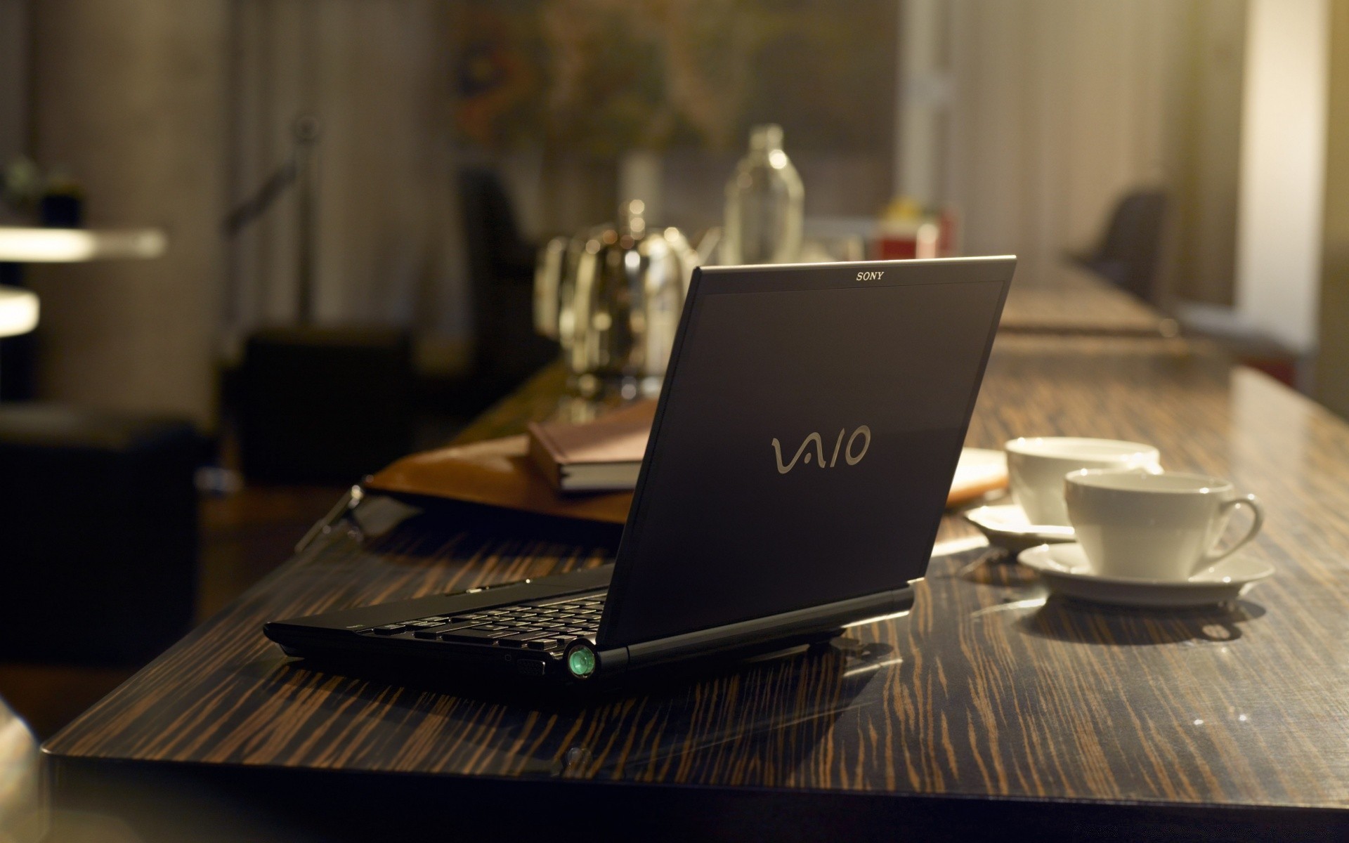 vaio tabelle kaffee drinnen geschäft laptop möbel schreibtisch computer modern zimmer büro stuhl technologie