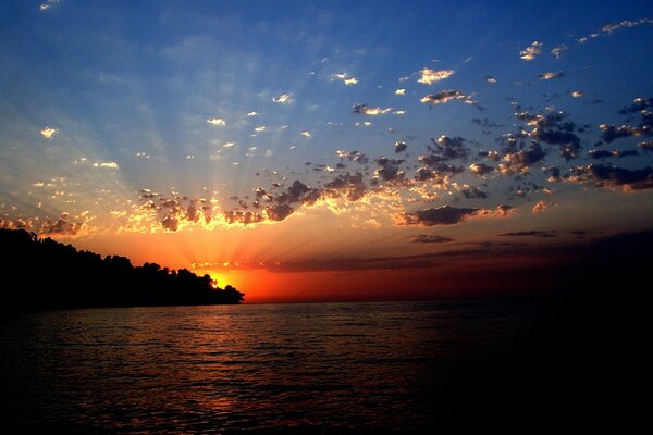 Puesta de sol y amanecer por la noche