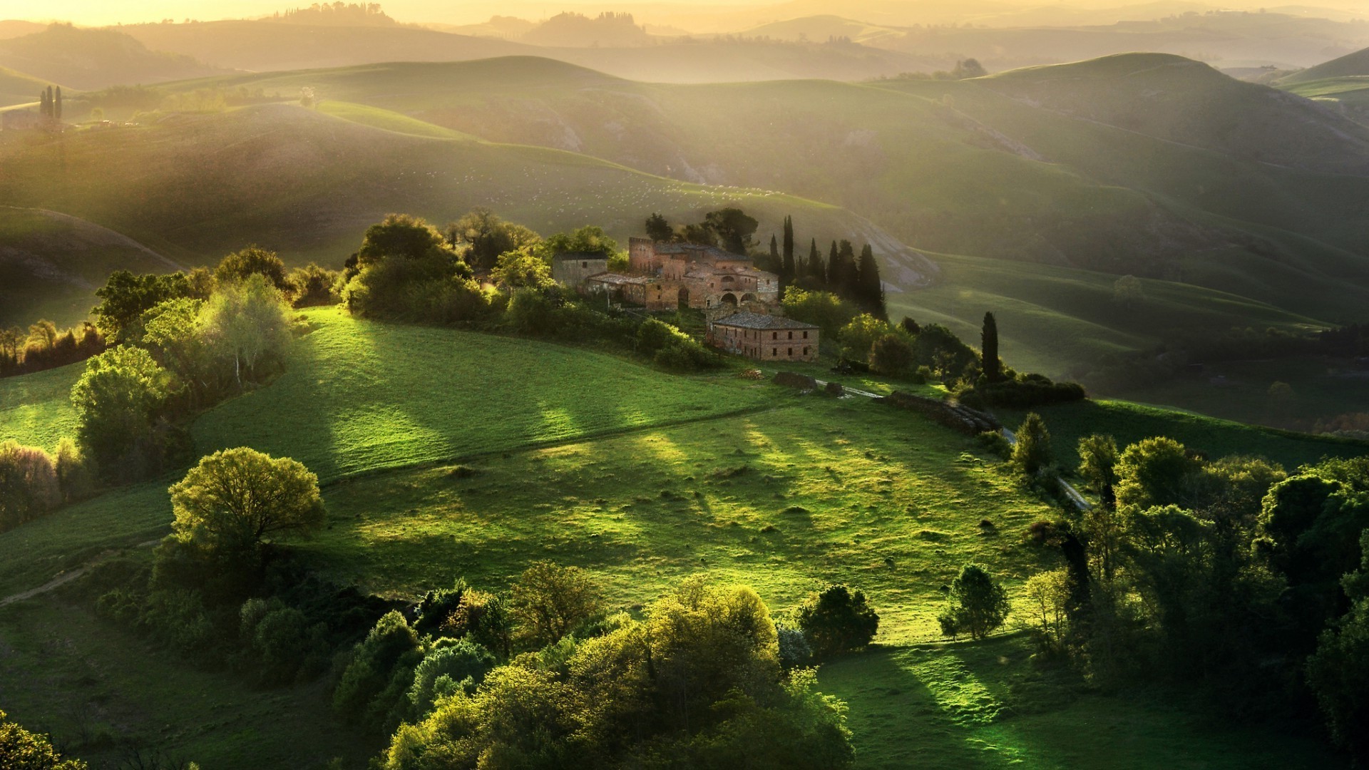 felder wiesen und täler landschaft natur hügel gras baum wasser himmel reisen im freien sonnenuntergang sommer landschaftlich berge landschaft dämmerung tal wolke ländlichen heuhaufen