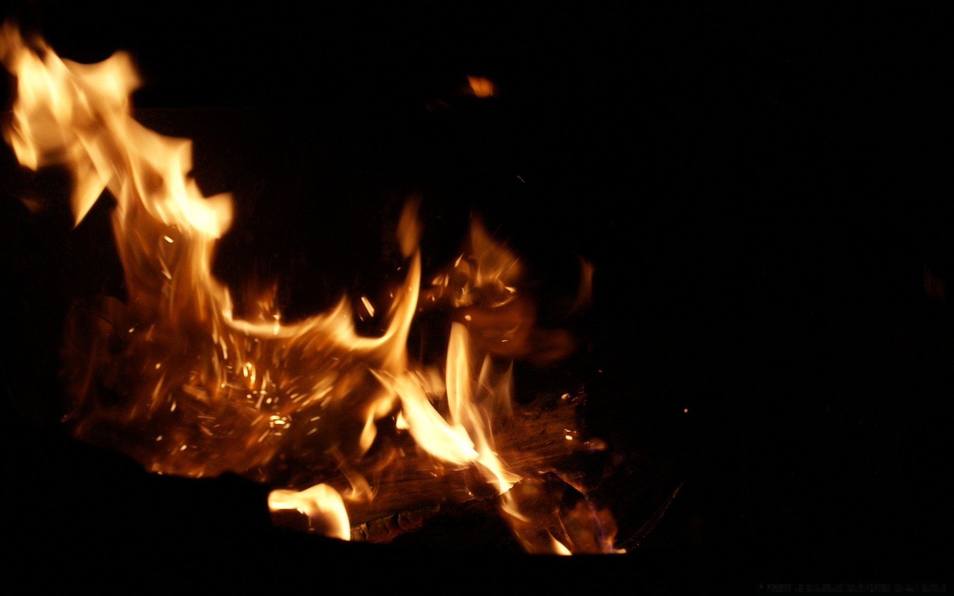 yangın alev sıcak şenlik ateşi yanık duman ısı yanmış şömine yanıcı kamp ateşi blaze enerji yangın tutuşturmak cehennem tehlike ısı yakıt trafik kül