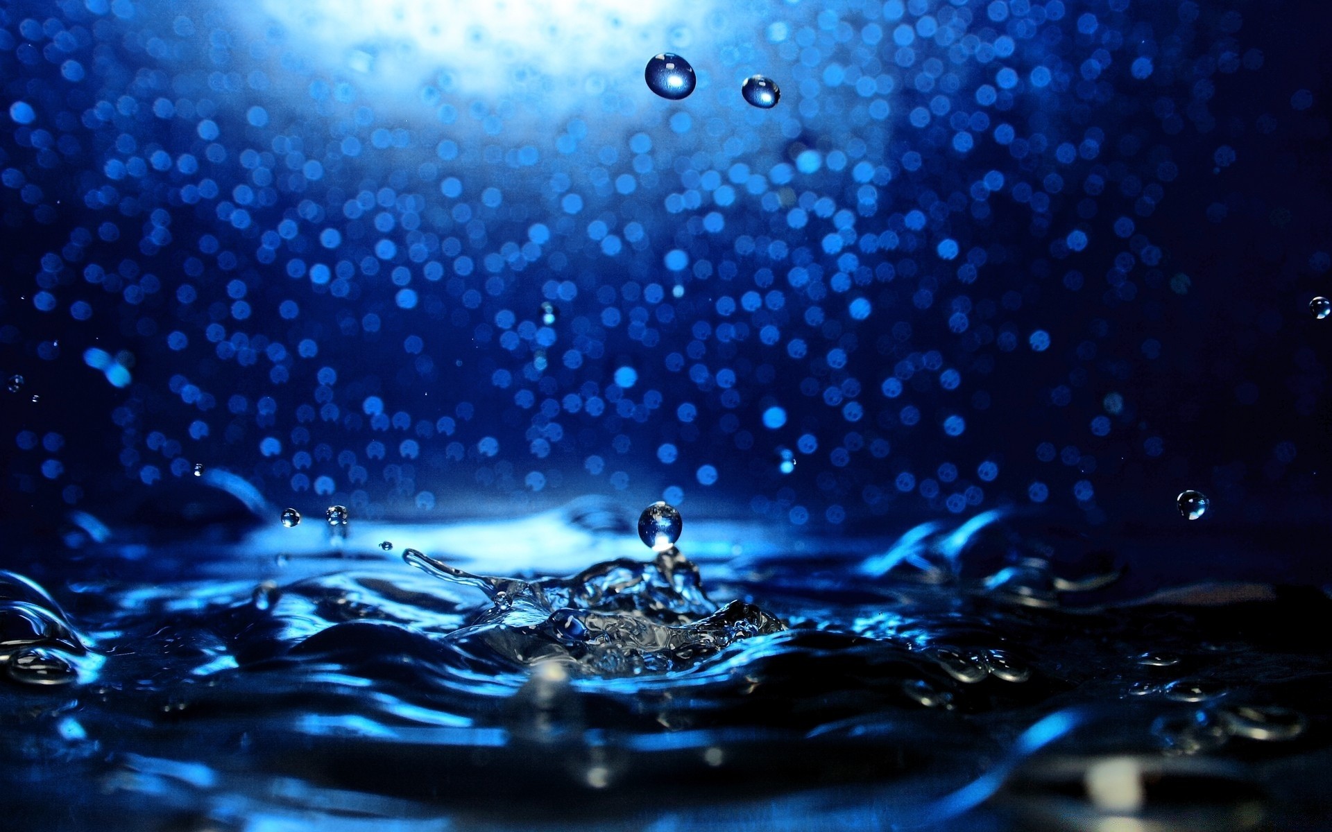 gouttelettes d eau goutte humide pluie gouttes eau splash propreté bulle clair liquide boire mouvement ondulation propre goutte d eau froid sous-marin réflexion lumière