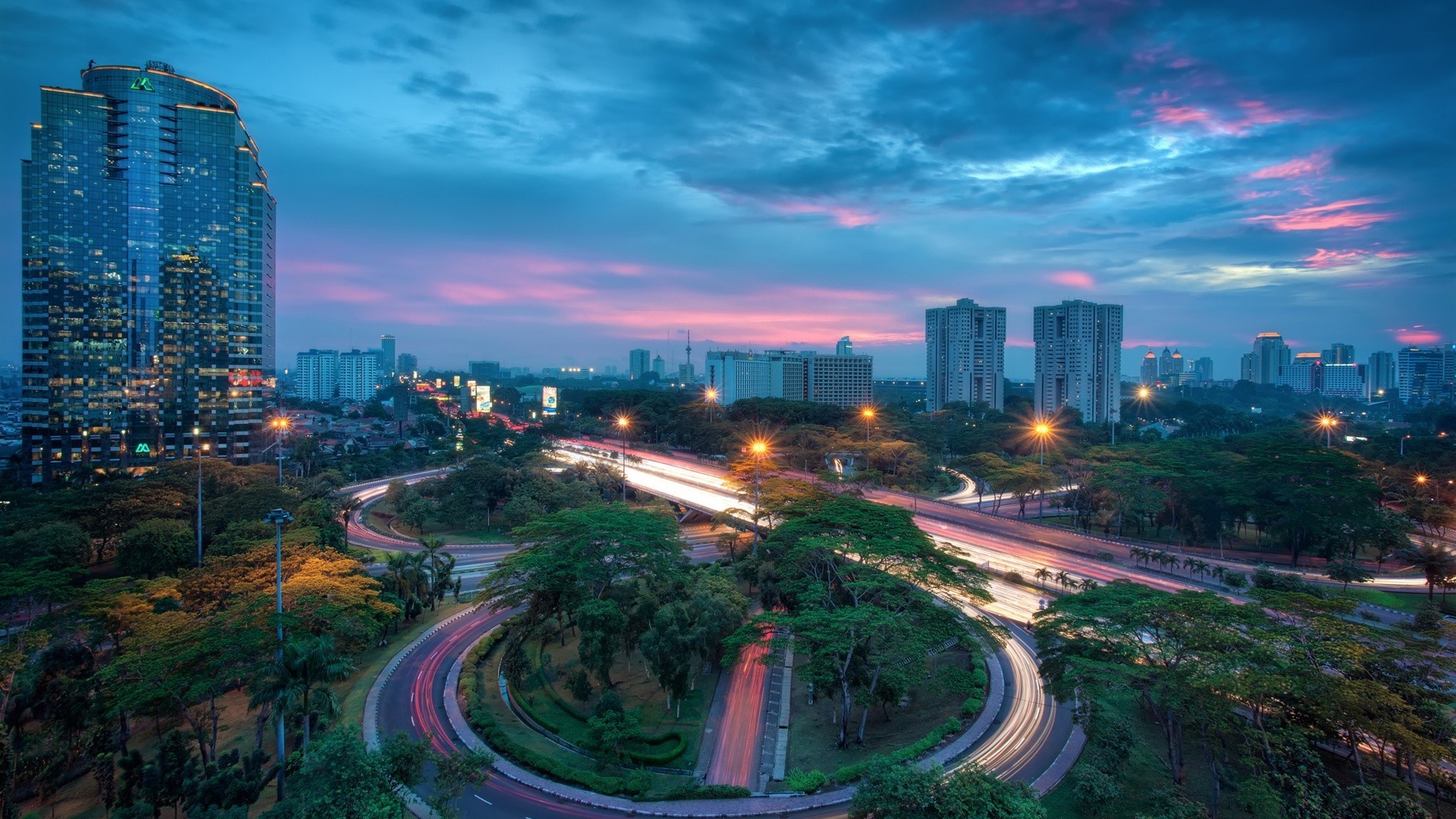 cidade cidade skyline centro da cidade arranha-céu arquitetura urbano viagem casa crepúsculo tráfego noite o negócio moderno estrada escritório rodovia céu cordas