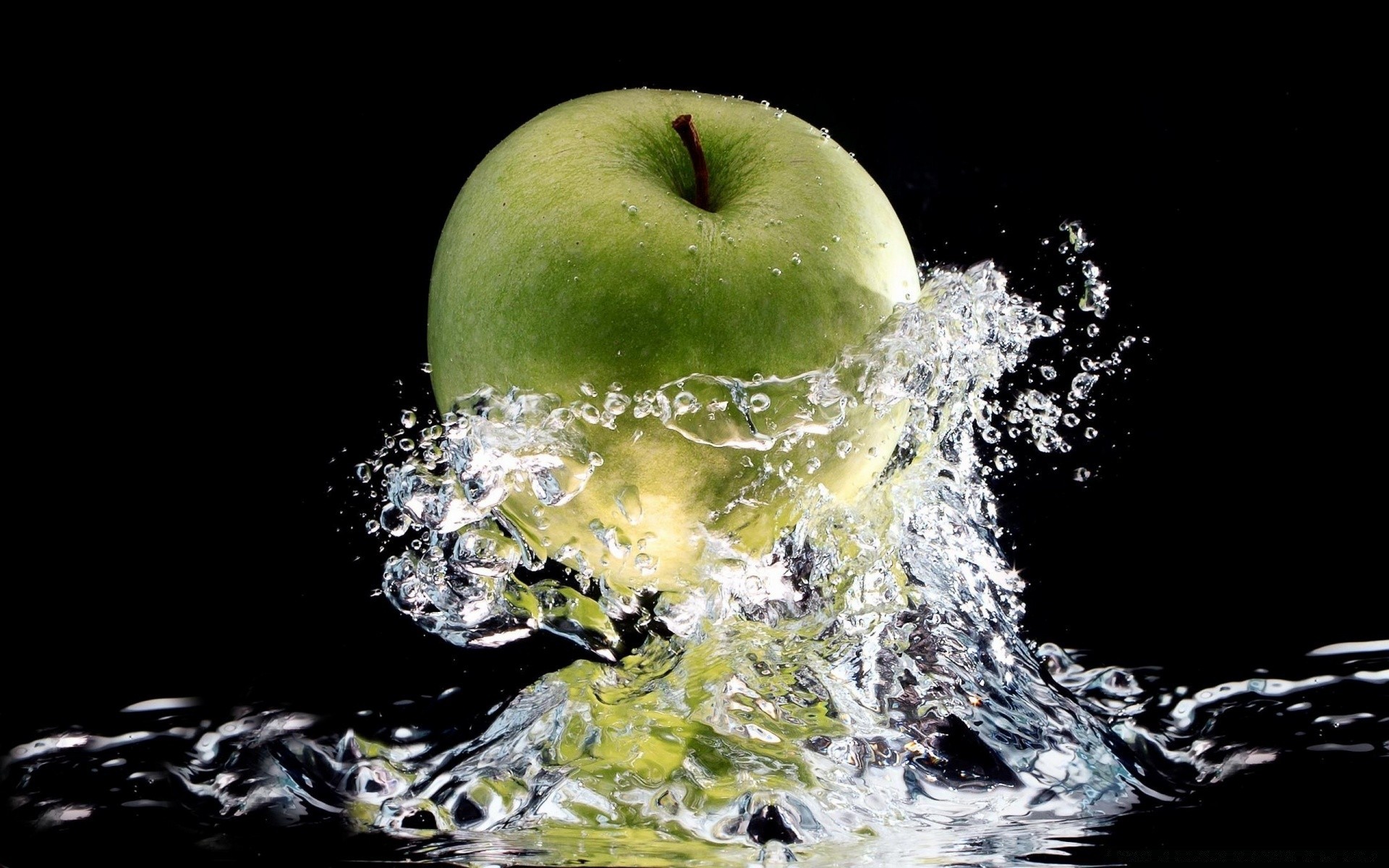 gotas y agua agua gota mojado splash burbuja fruta bebida limpio líquido frío movimiento comida ondulación refresco manzana claro saludable flujo naturaleza frescura