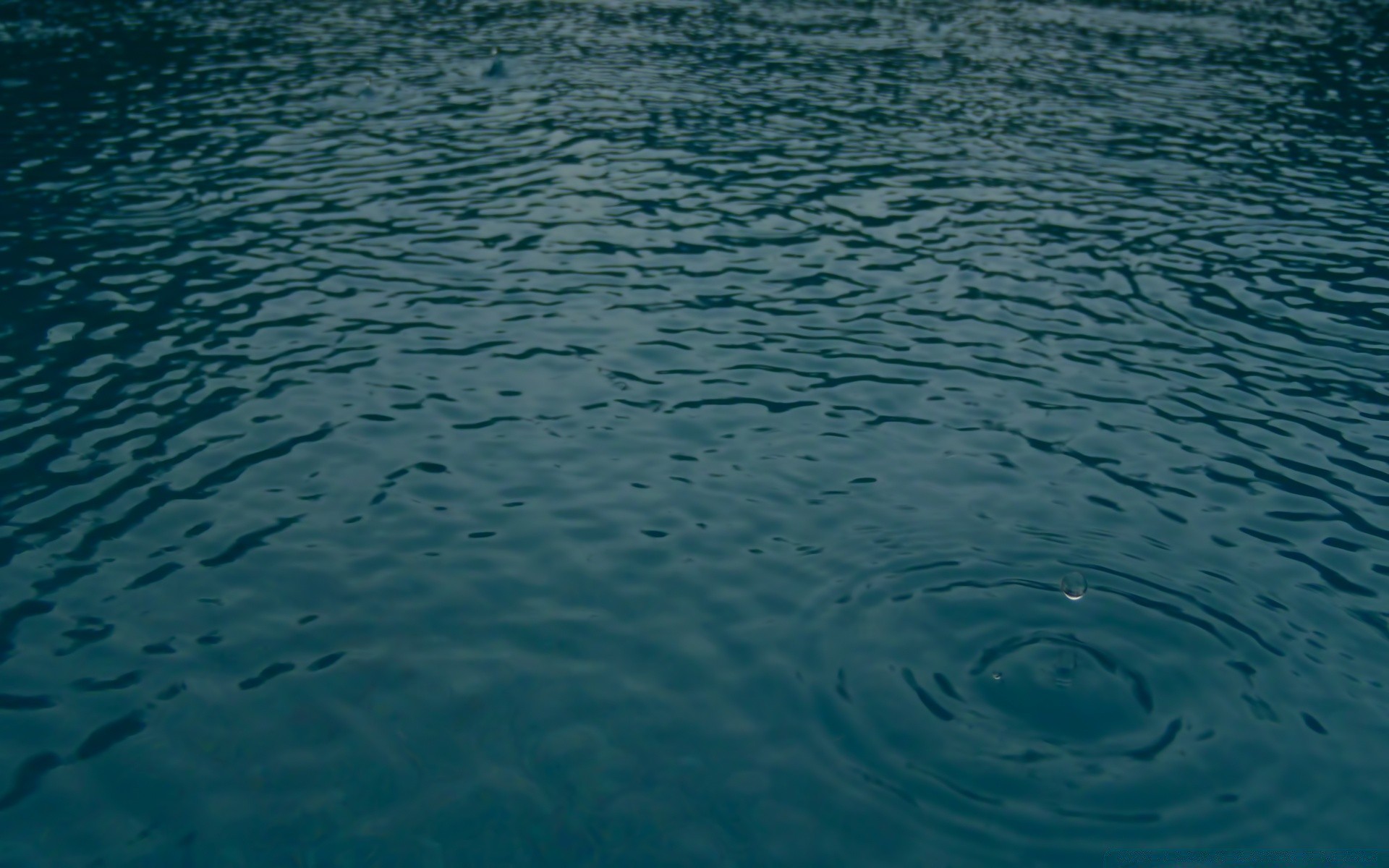 tröpfchen und wasser wasser desktop ozean welle meer reflexion welligkeit flüssigkeit natur sauber sauber türkis strand nass see klar textur oberfläche