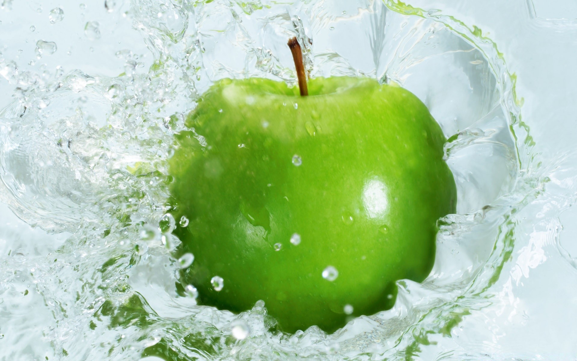 gotas y agua mojado manzana fruta gota comida agua frescura saludable jugosa naturaleza salud dieta nutrición dulce color delicioso