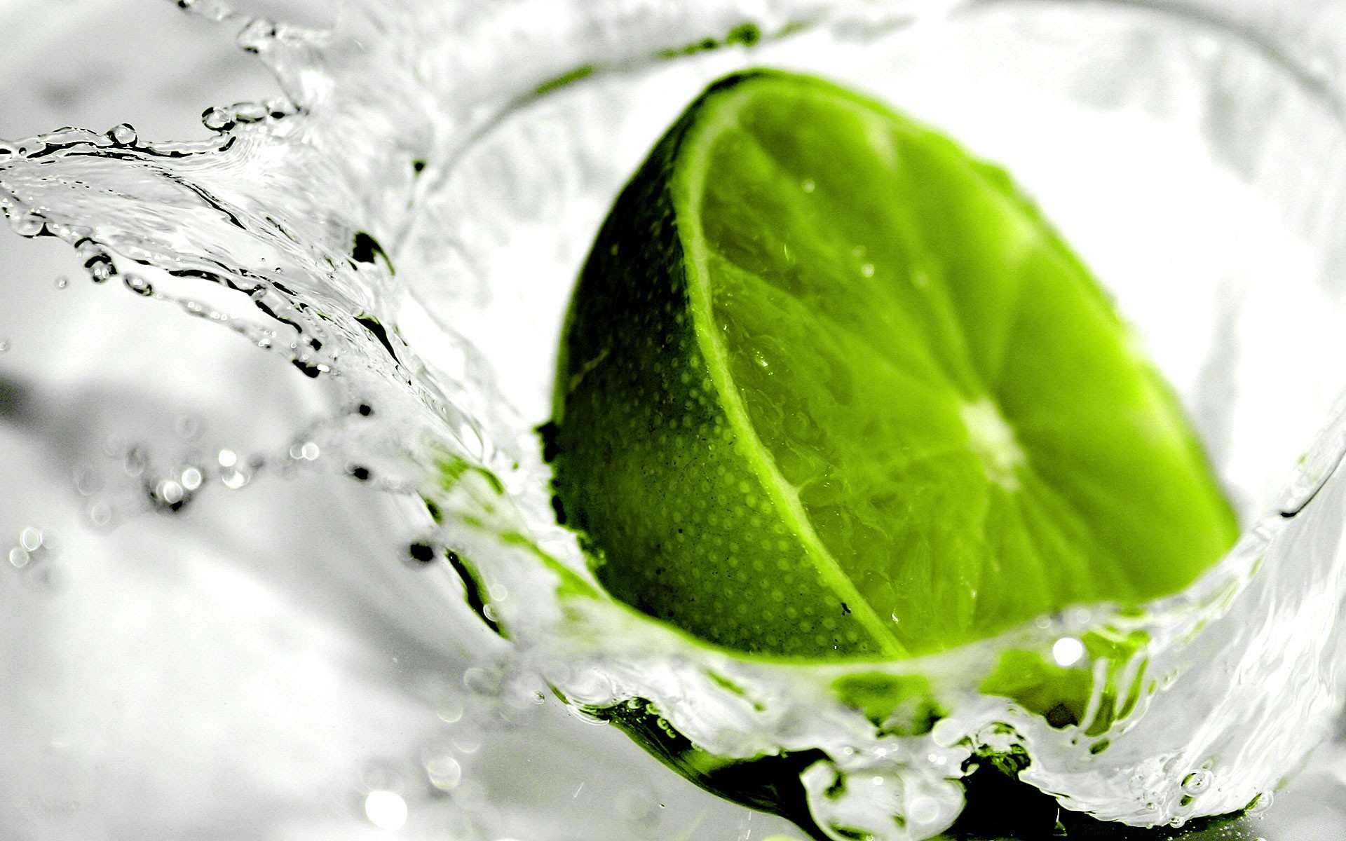 gotas y agua agua gota mojado lluvia naturaleza burbuja splash rocío frescura gotas hoja limpio limpio líquido salud