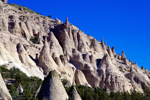 Viajar en las montañas al aire libre