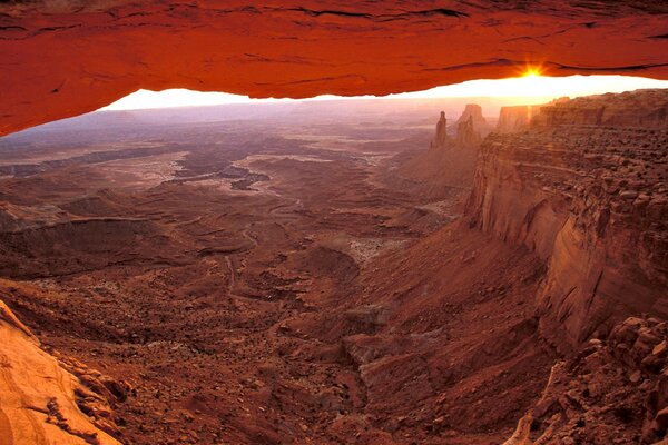 Blick auf die Klippen, fast eine Marslandschaft